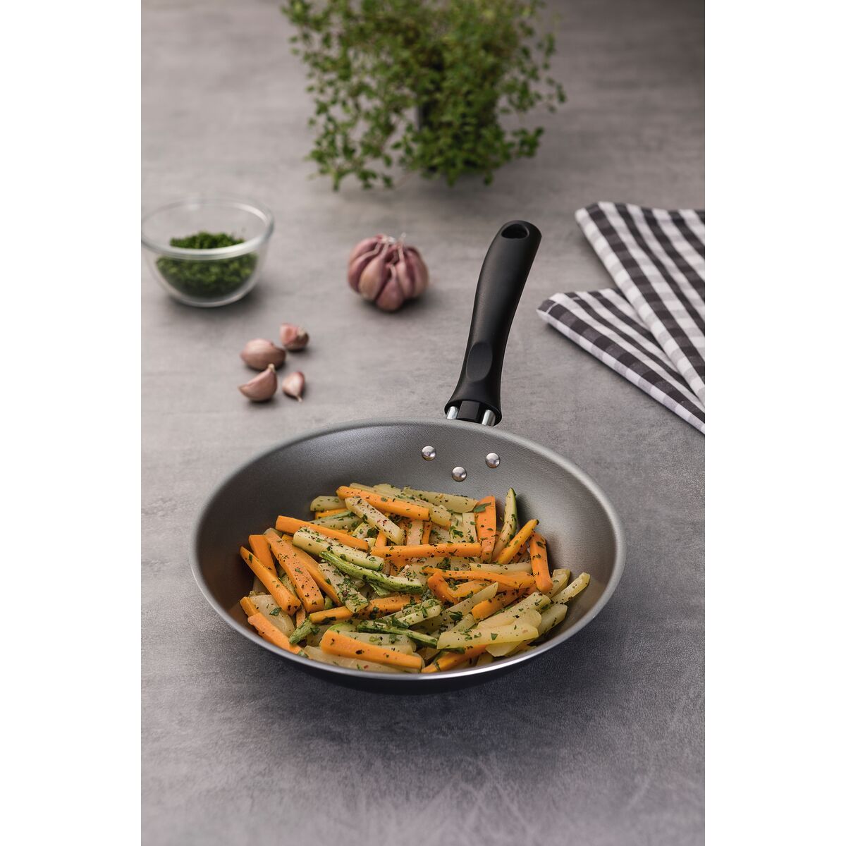 Frigideira Tramontina Turim em Alumínio com Revestimento Interno e Externo em Antiaderente Starflon Max Chumbo 24 cm 1,4 L